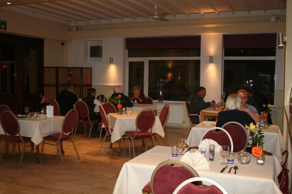 Hotel Admiraal Lanaken Bagian luar foto