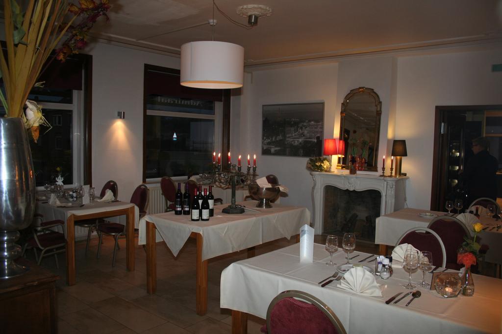 Hotel Admiraal Lanaken Bagian luar foto