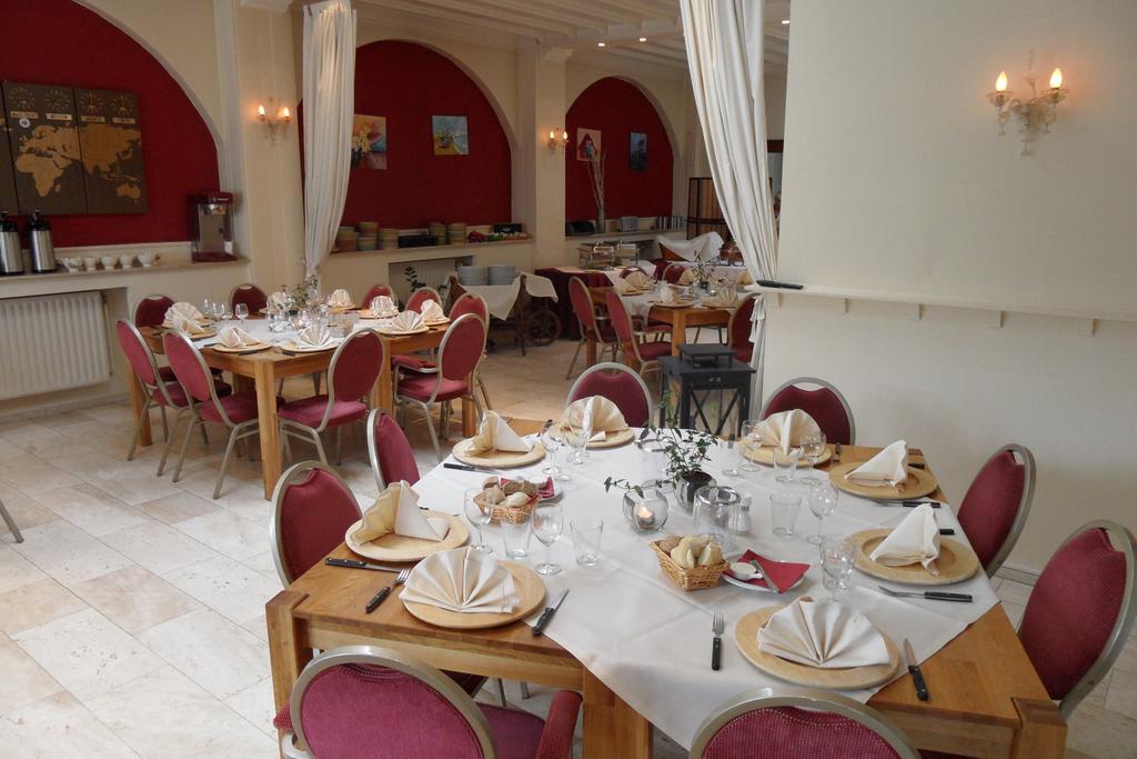 Hotel Admiraal Lanaken Bagian luar foto