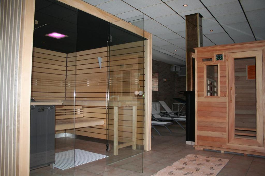 Hotel Admiraal Lanaken Bagian luar foto